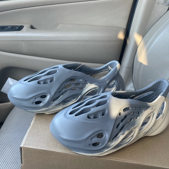 Yeezy foam runners MXT Moon Grey - Picture 1 of 3